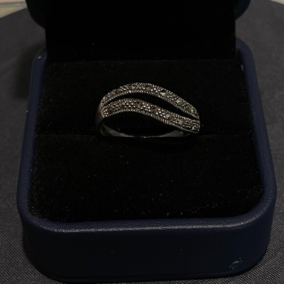 Beautiful Marcasite 925 Sterling Silver Twisted Wave Ring Sz 8